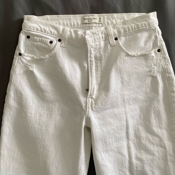 Abercrombie High rise Mom Jeans - Picture 2 of 3